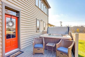 3 Mi to Dtwn: Charming Farmhouse in Mount Joy!