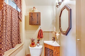 3 Mi to Dtwn: Charming Farmhouse in Mount Joy!