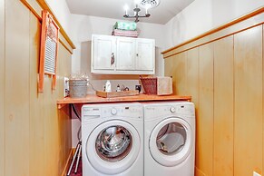 3 Mi to Dtwn: Charming Farmhouse in Mount Joy!