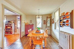 3 Mi to Dtwn: Charming Farmhouse in Mount Joy!