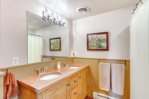 3 Mi to Dtwn: Charming Farmhouse in Mount Joy!