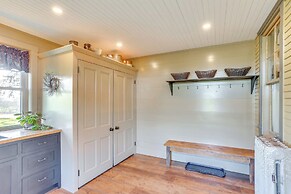 3 Mi to Dtwn: Charming Farmhouse in Mount Joy!