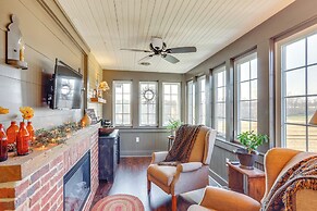 3 Mi to Dtwn: Charming Farmhouse in Mount Joy!