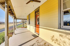 3 Mi to Dtwn: Charming Farmhouse in Mount Joy!