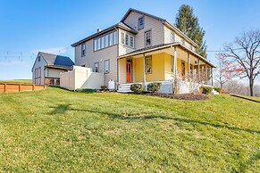 3 Mi to Dtwn: Charming Farmhouse in Mount Joy!