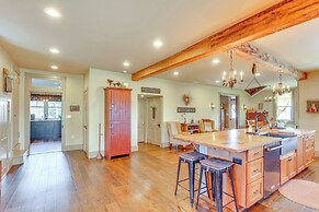 3 Mi to Dtwn: Charming Farmhouse in Mount Joy!