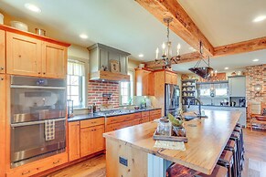 3 Mi to Dtwn: Charming Farmhouse in Mount Joy!