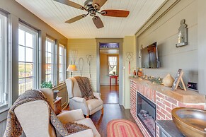 3 Mi to Dtwn: Charming Farmhouse in Mount Joy!