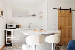 Cosy Cabin Retreat Close to Beaches