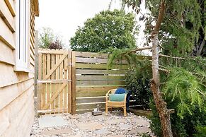 Cosy Cabin Retreat Close to Beaches