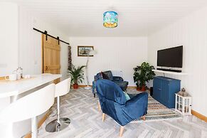 Cosy Cabin Retreat Close to Beaches