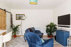 Cosy Cabin Retreat Close to Beaches