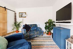 Cosy Cabin Retreat Close to Beaches