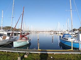 Cosy Cabin Retreat Close to Beaches