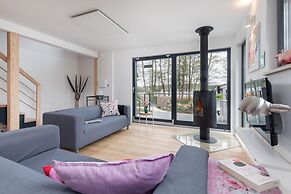 Holiday Home With Lake View, Sauna