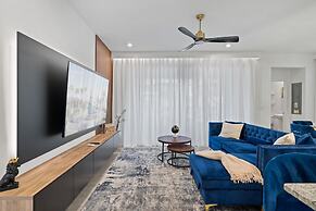 Chic 6 Bedroom Solara Home Pool and Themed Rooms