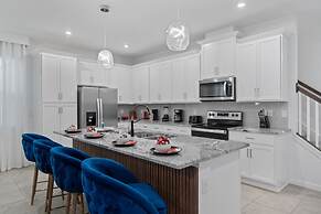 Chic 6 Bedroom Solara Home Pool and Themed Rooms