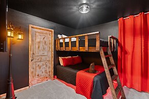 Chic 6 Bedroom Solara Home Pool and Themed Rooms