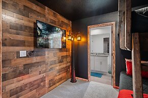 Chic 6 Bedroom Solara Home Pool and Themed Rooms