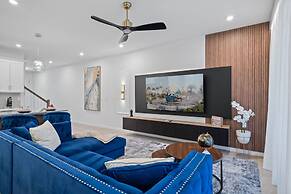 Chic 6 Bedroom Solara Home Pool and Themed Rooms