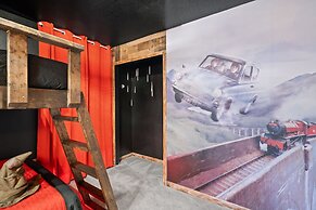 Chic 6 Bedroom Solara Home Pool and Themed Rooms