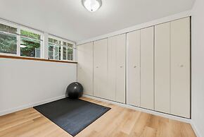 Parkside Escape Oasis in Bellevue fully fenced