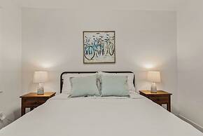 Parkside Escape Oasis in Bellevue fully fenced