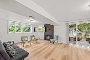 Parkside Escape Oasis in Bellevue fully fenced
