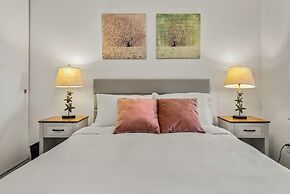 Parkside Escape Oasis in Bellevue fully fenced