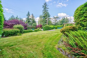Private park in a cozy home next to I-90 huge yard