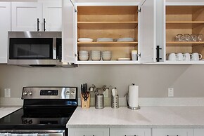 Stylish & Spacious Retreat in Downtown Bellevue
