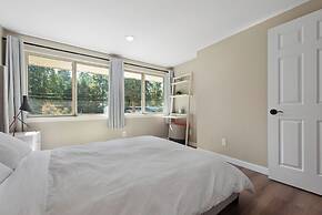 Stylish & Spacious Retreat in Downtown Bellevue