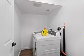 Stylish & Spacious Retreat in Downtown Bellevue