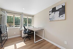 Stylish & Spacious Retreat in Downtown Bellevue