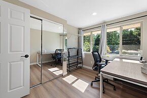 Stylish & Spacious Retreat in Downtown Bellevue