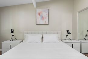 Stylish & Spacious Retreat in Downtown Bellevue