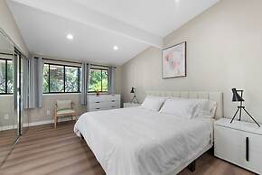 Stylish & Spacious Retreat in Downtown Bellevue