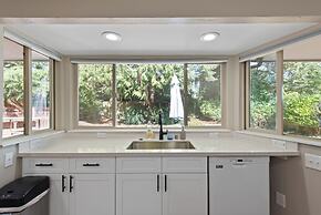 Stylish & Spacious Retreat in Downtown Bellevue