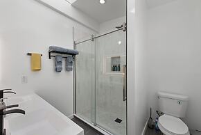 Stylish & Spacious Retreat in Downtown Bellevue