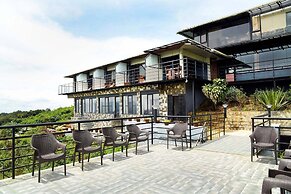 IBEX STAYS AND TRAILS VALPARAI TALE ROCK