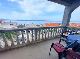 Elegant Apartments With Sea View and Balcony