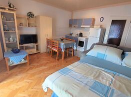 Elegant Apartments With Sea View and Balcony