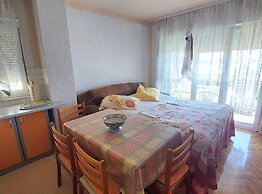 Elegant Apartments With Sea View and Balcony