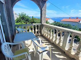 Elegant Apartments With Sea View and Balcony