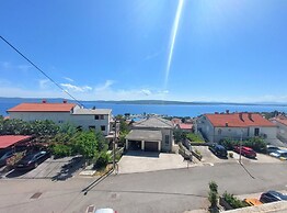 Elegant Apartments With Sea View and Balcony