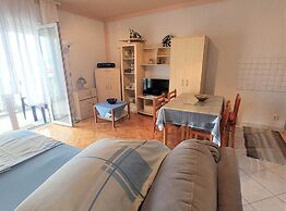 Elegant Apartments With Sea View and Balcony