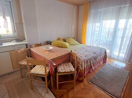 Elegant Apartments With Sea View and Balcony