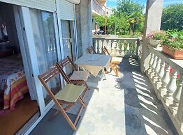 Elegant Apartments With Sea View and Balcony