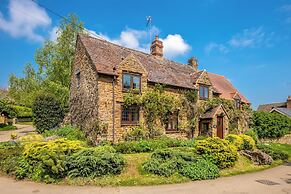 Tom Callows Gorgeous Cottage Oxfordshire