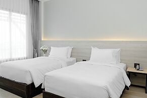 The Horizon Groove Hotel